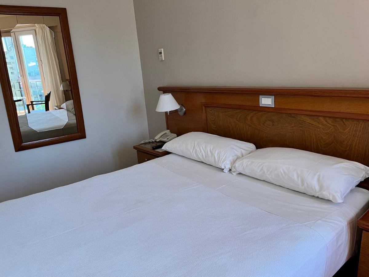 HABITACIÓN ESTANDAR CAMA GRANDE VISTA CIUDAD