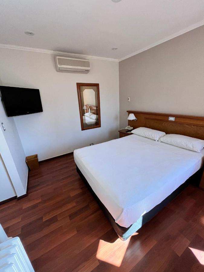 HABITACIÓN ESTANDAR CAMA GRANDE VISTA CIUDAD