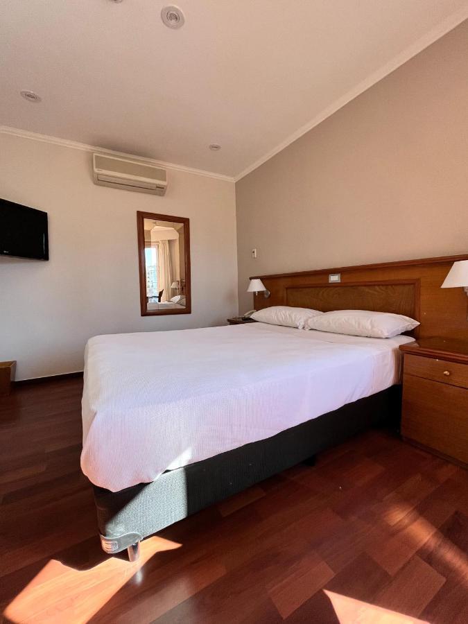 HABITACIÓN ESTANDAR CAMA GRANDE VISTA CIUDAD
