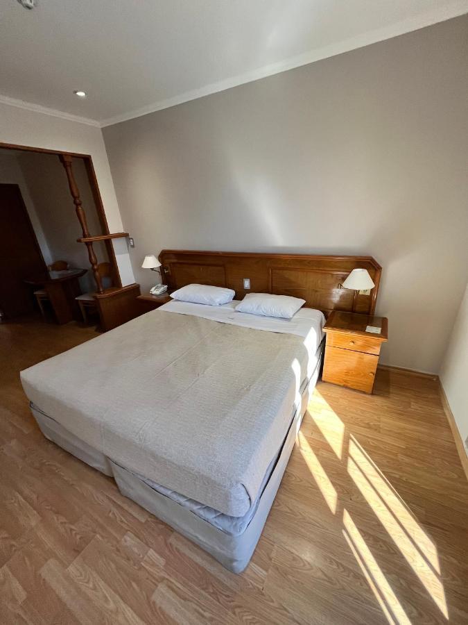 Standard Room Large bed Interior view
