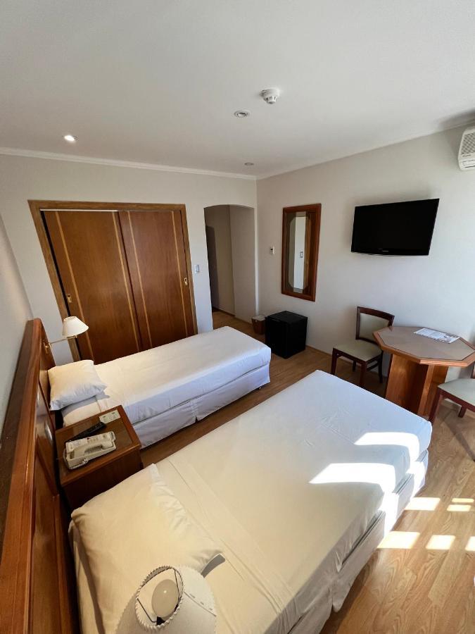 HABITACIÓN ESTANDAR 2 CAMAS INDIVIDUALES VISTA CIUDAD