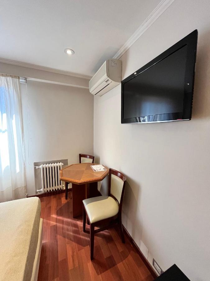 HABITACIÓN ESTANDAR 2 CAMAS INDIVIDUALES VISTA CIUDAD