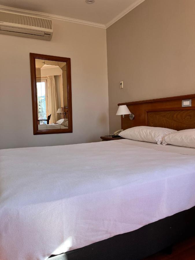 HABITACIÓN ESTANDAR CAMA GRANDE VISTA CIUDAD