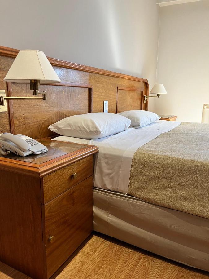 Standard Room Large bed Interior view