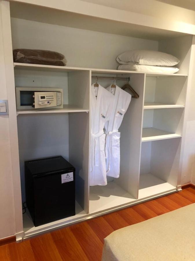 HABITACIÓN SUPERIOR 2 CAMAS INDIVIDUALES VISTA CIUDAD