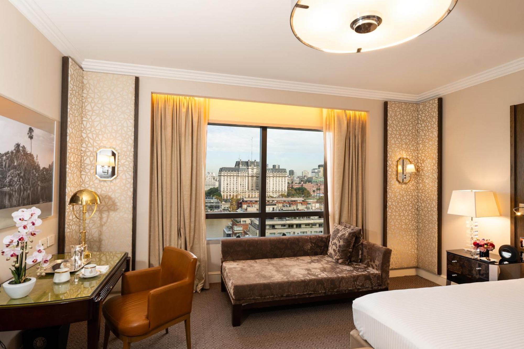 Junior Suite,1552036936:JPEG